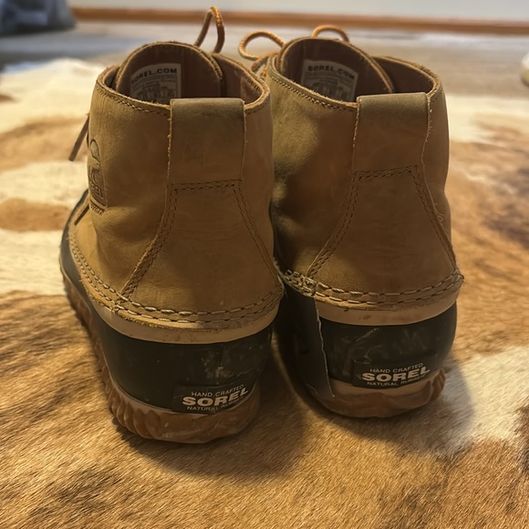 Woman’s Sorel Duck Boots - Picture 2 of 5